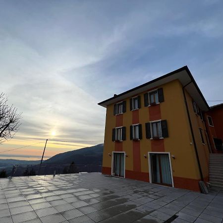 Hotel Belvedere Spiazzi Di Caprino Ngoại thất bức ảnh