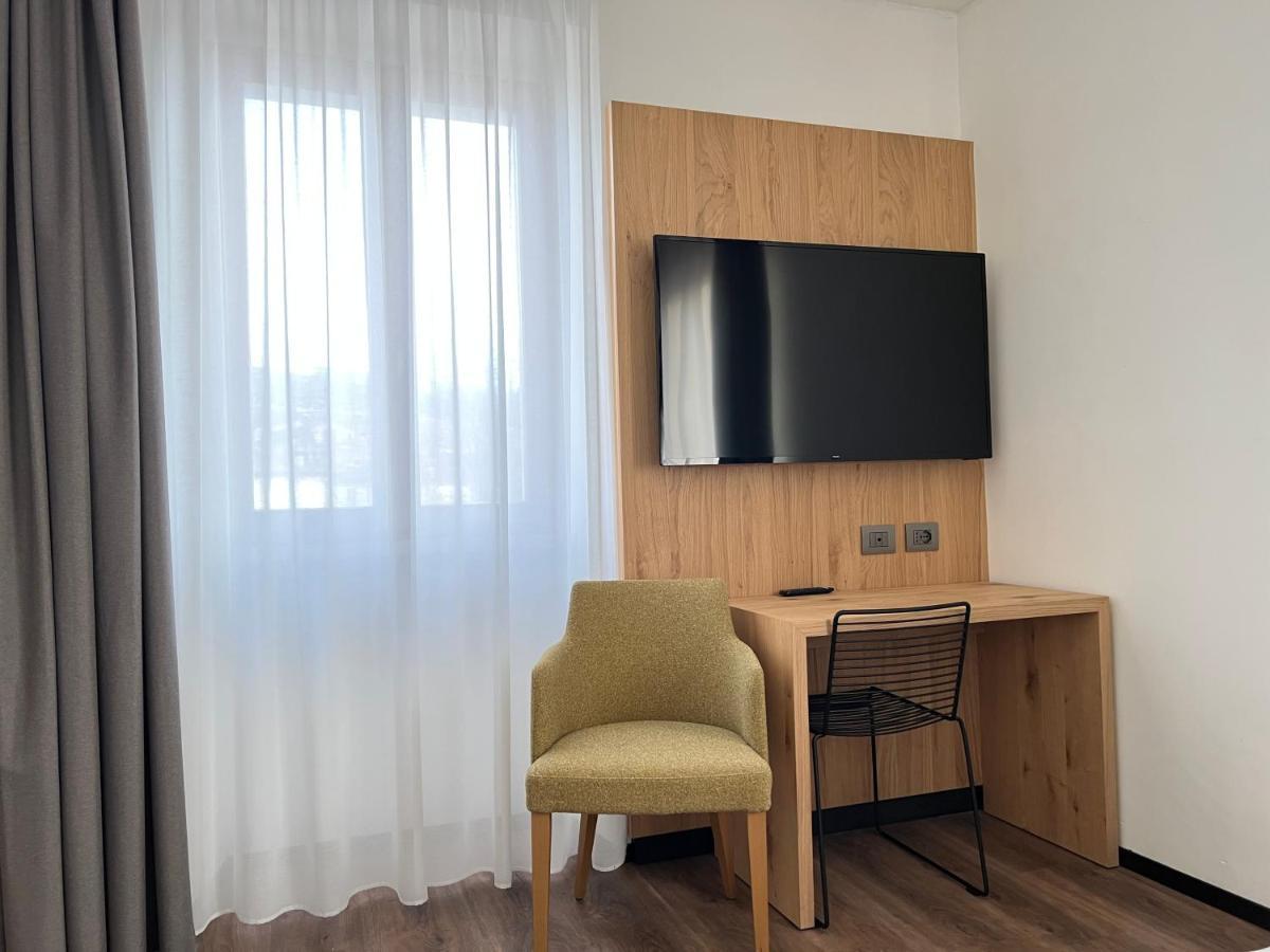 Hotel Belvedere Spiazzi Di Caprino Ngoại thất bức ảnh