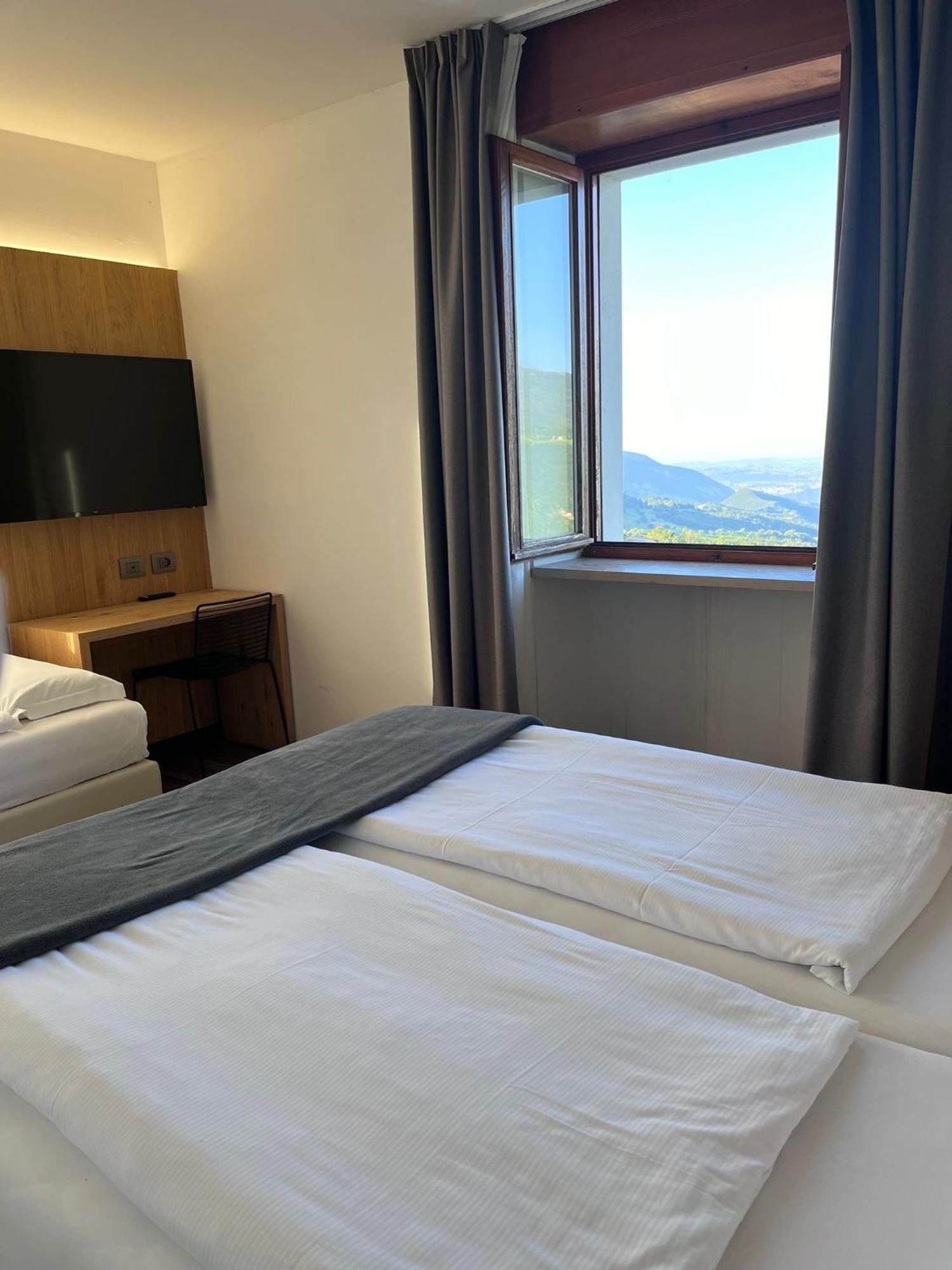 Hotel Belvedere Spiazzi Di Caprino Ngoại thất bức ảnh